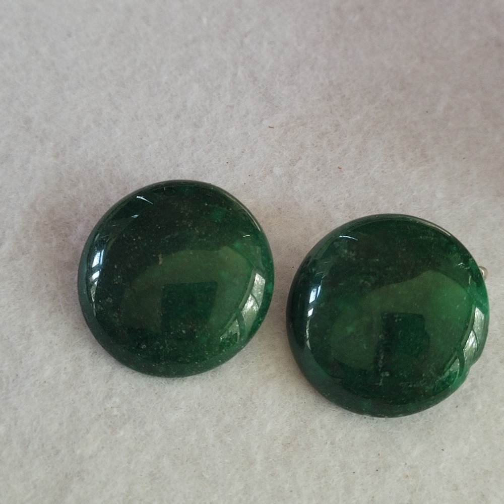 Vintage Mid Century Green Glass Gemstone Round Clip On Earrings Costume Jewelry